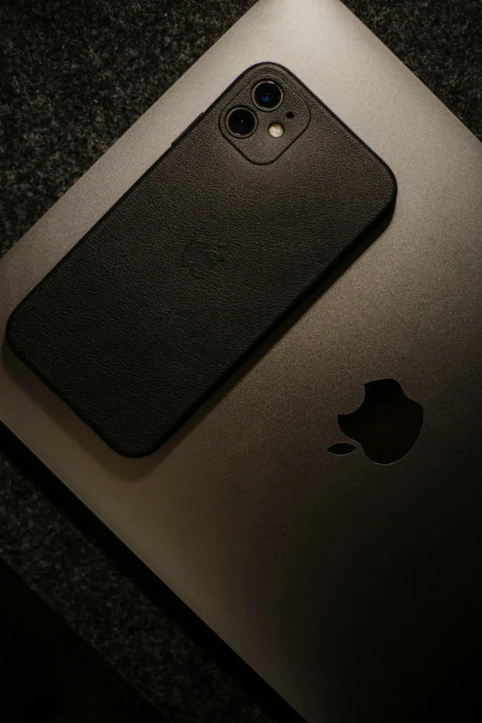 Apple iphone macbook