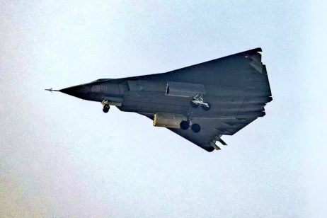 Chiński myśliwiec J-36 szokuje ekspertów. Szósta generacja rośnie w siłę J-36