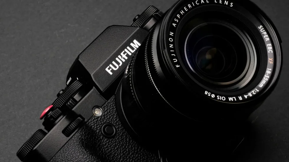Fujifilm X-T6 coraz bliżej. Wyciek zdradza trzy ważne zmiany konstrukcyjne Fujifilm X-T6